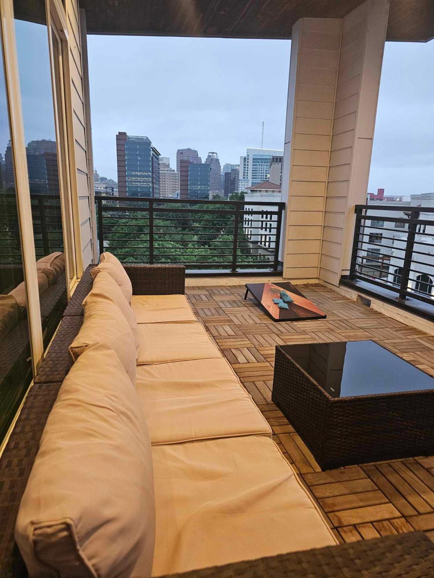 Riverwalk Penthouse Oasis W/Free Parking Gym Pool San Antonio Exterior photo