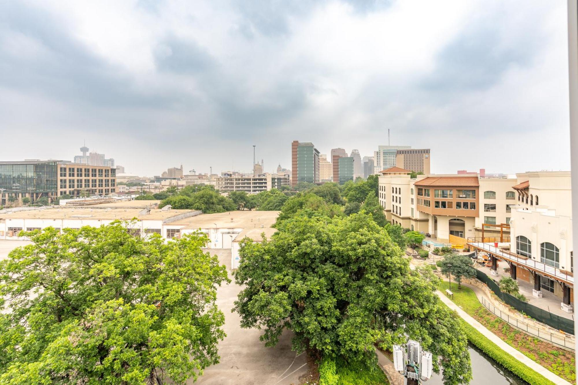 Riverwalk Penthouse Oasis W/Free Parking Gym Pool San Antonio Exterior photo