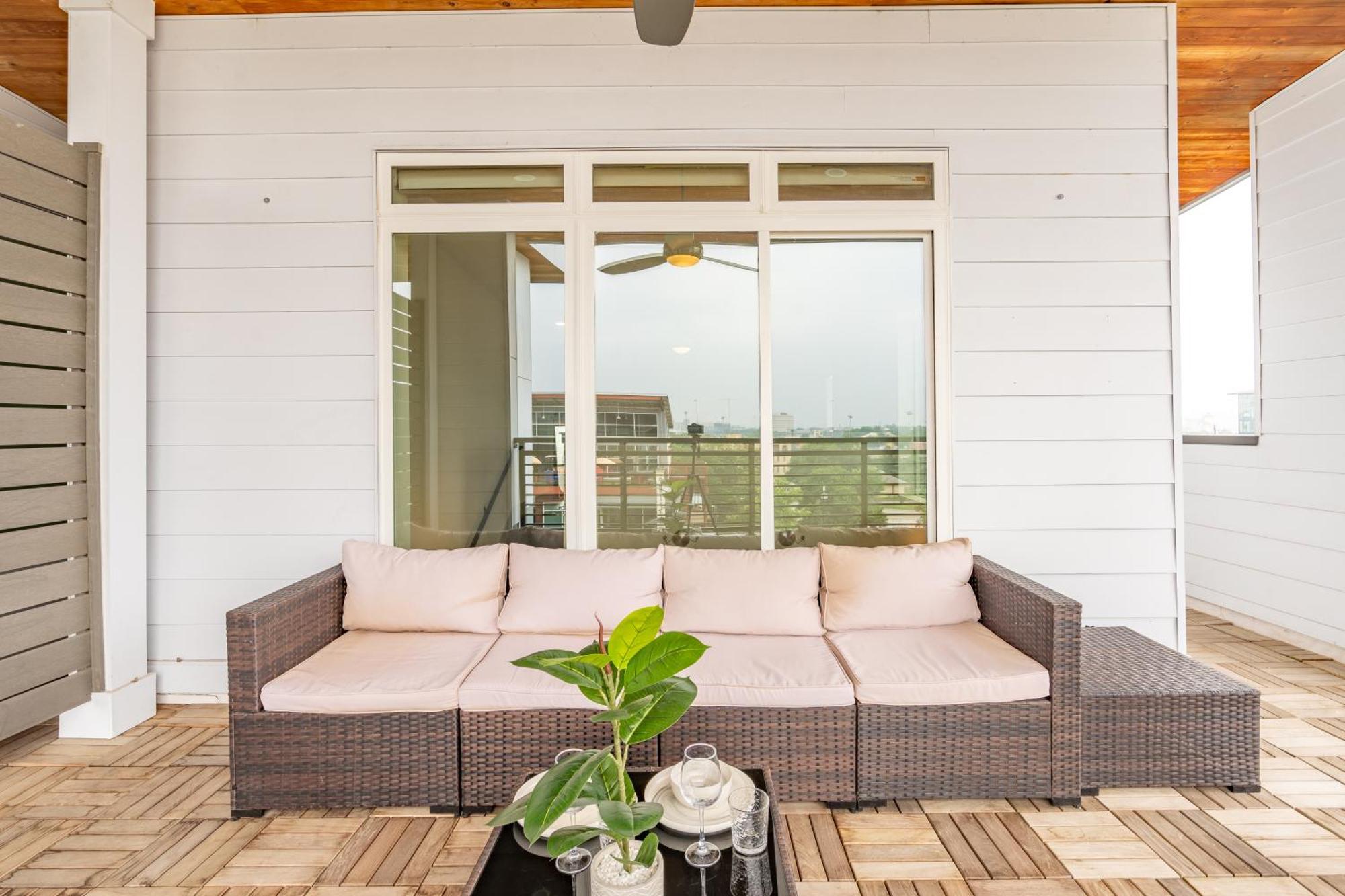 Riverwalk Penthouse Oasis W/Free Parking Gym Pool San Antonio Exterior photo
