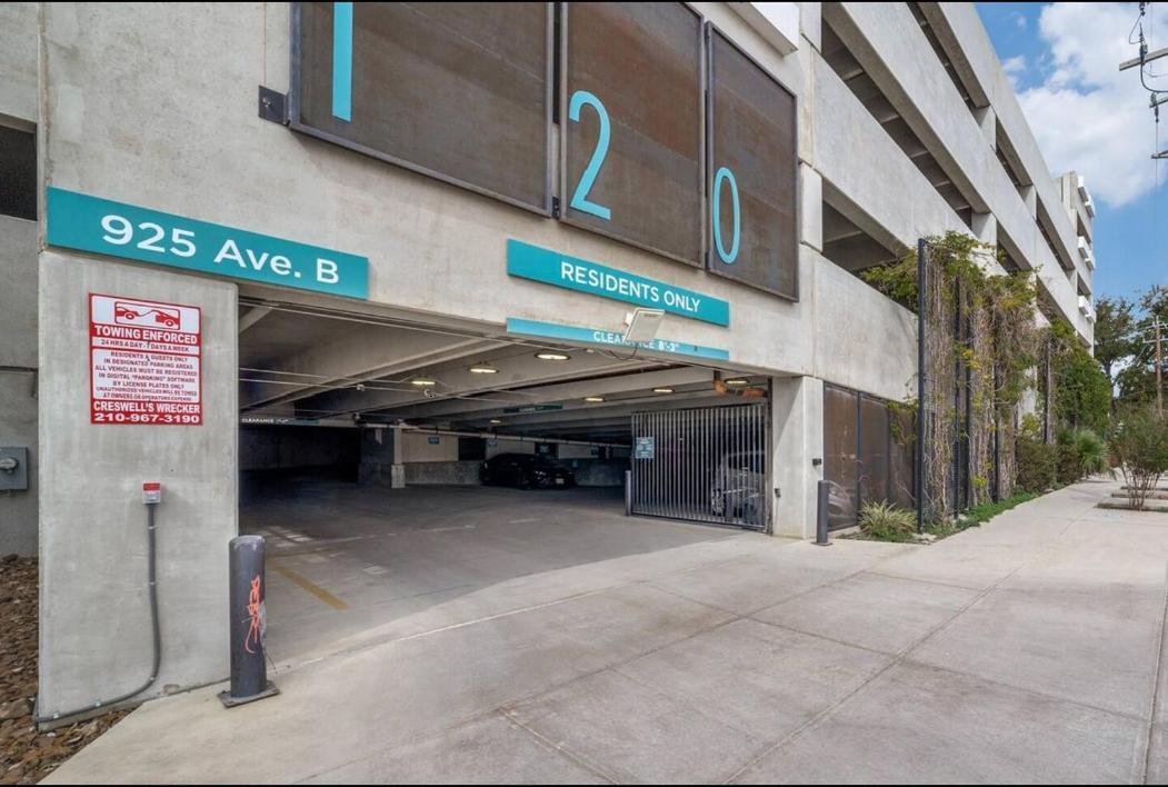 Riverwalk Penthouse Oasis W/Free Parking Gym Pool San Antonio Exterior photo